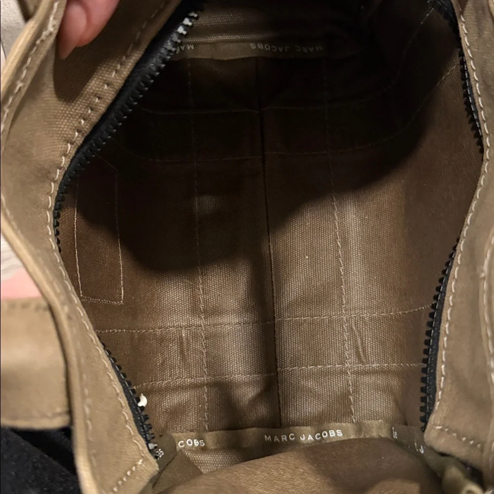 Marc Jacobs The Tote Bag in Tan with Black Strap - Picture 4 of 4